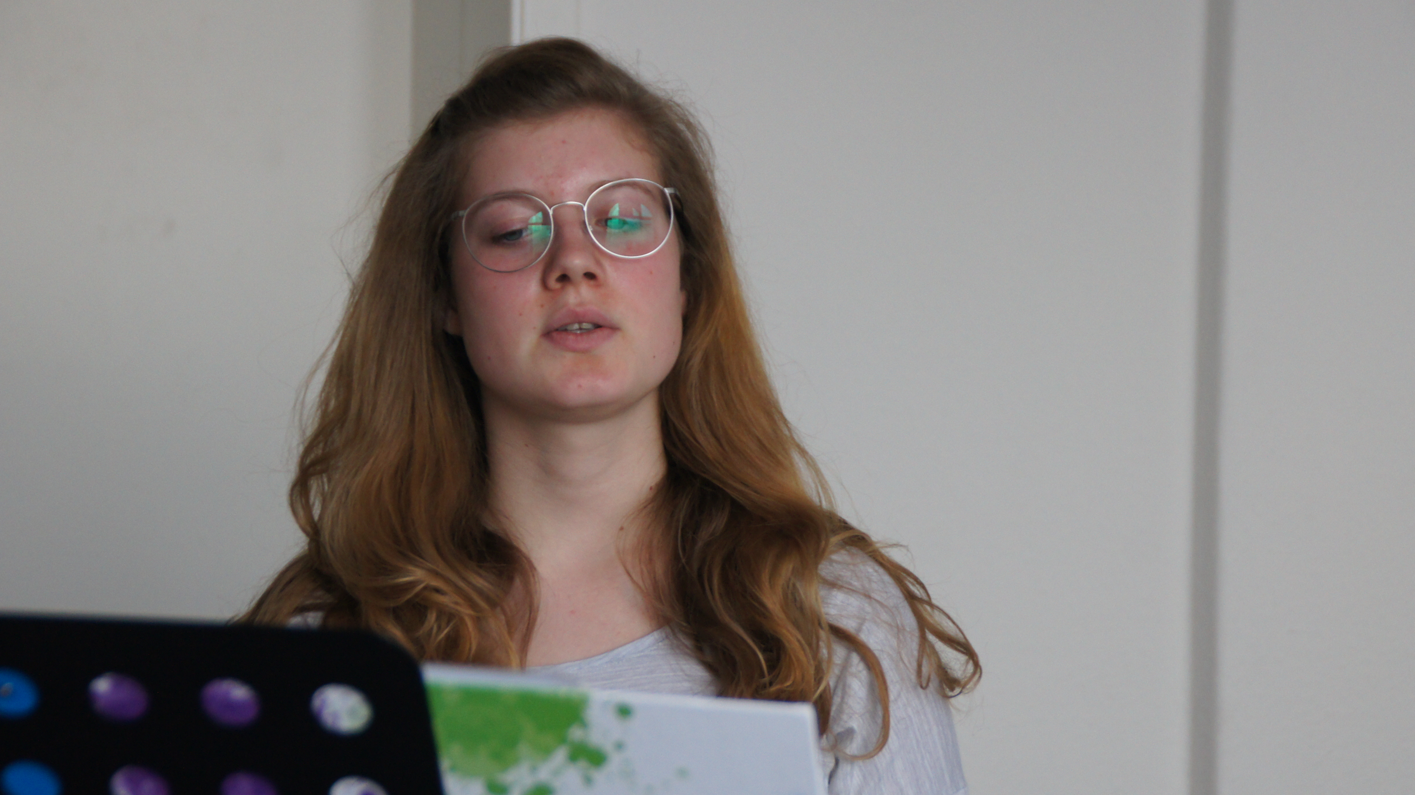 Gesangschülerin Thekla bei der Probe