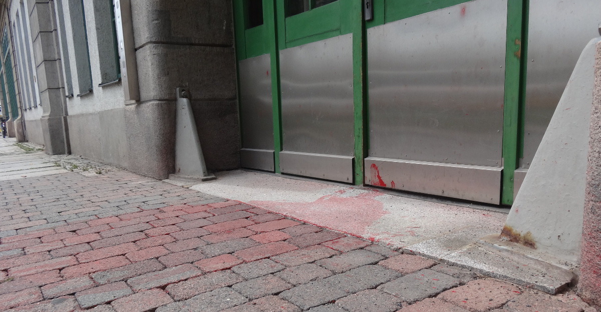 Polizei Farbanschlag 1007