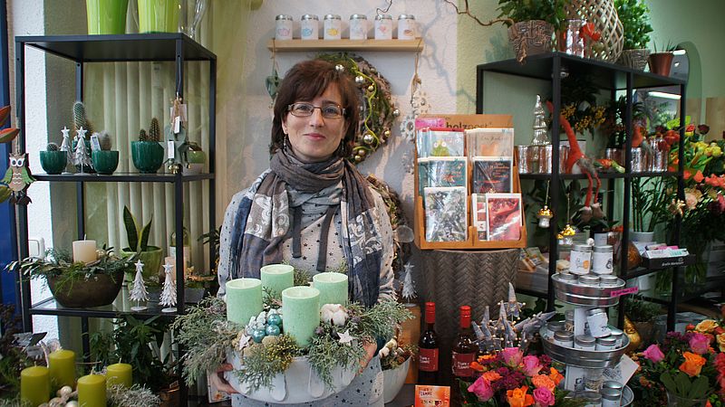 Bianka Schenk mit einem diesjährigen Trend-Beispiel in kühlem Grün