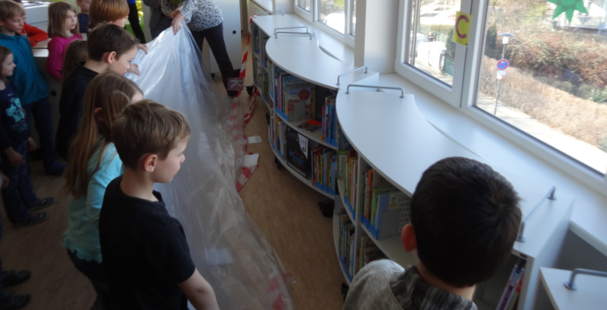 144. Grundschule Bibliothek regale