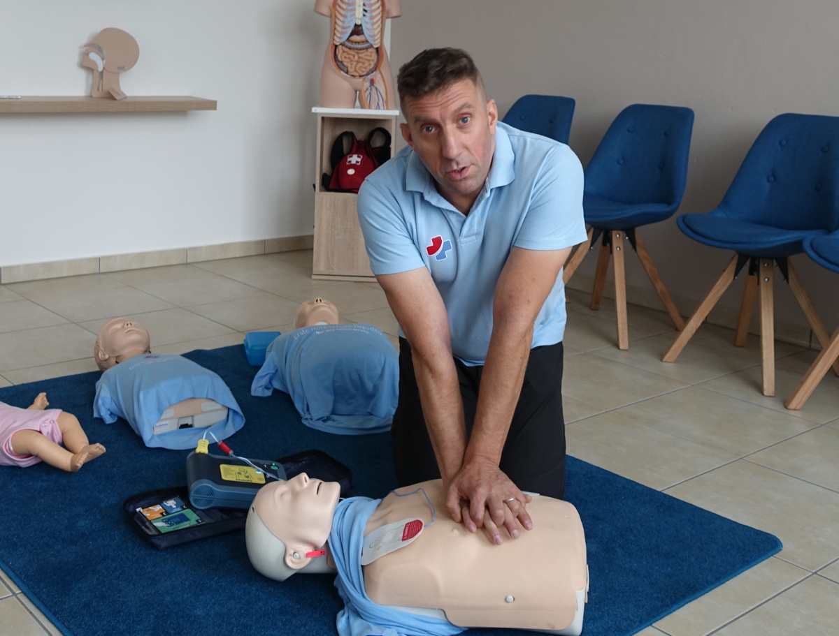 Erste Hilfe Schule AED