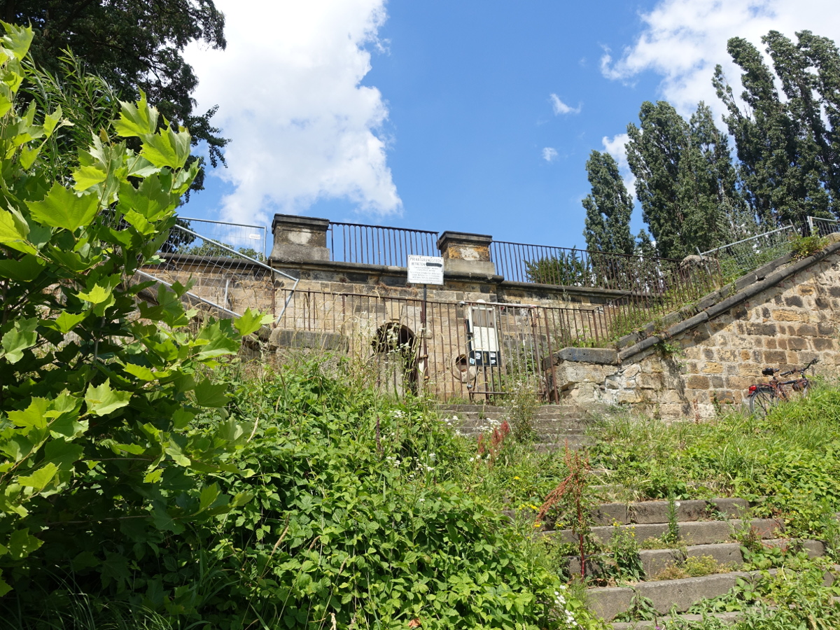 Schloss Übigau Treppe Elbufer
