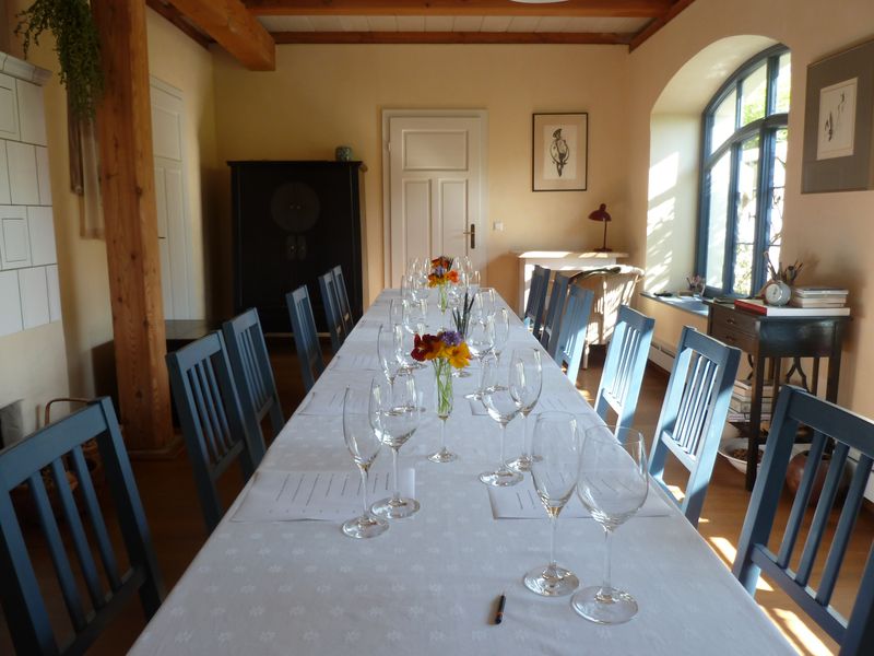 Tafel für eine Weinverkostung - Foto C. Stollberg