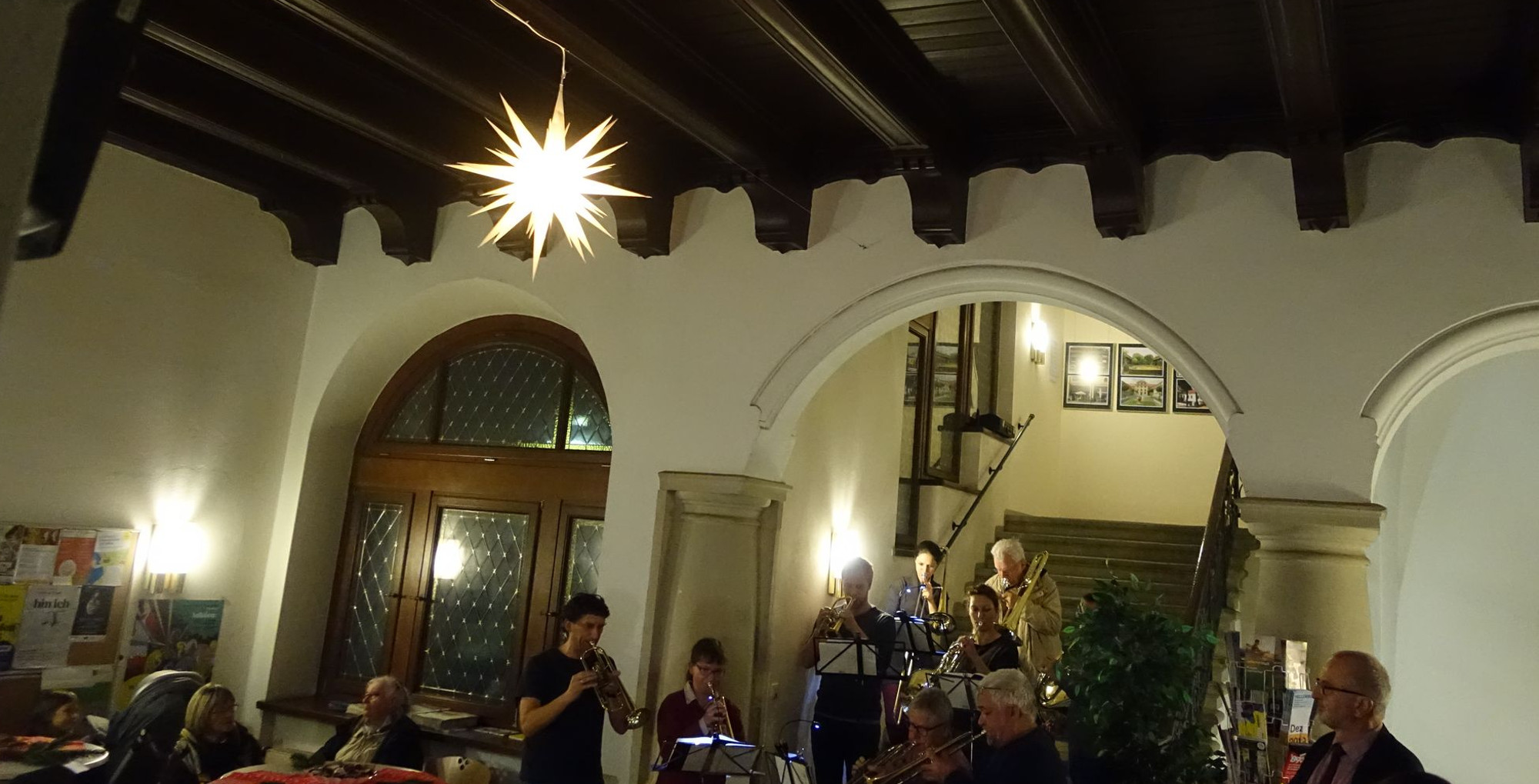 Rathaus Weihnachtsstern leuchtet