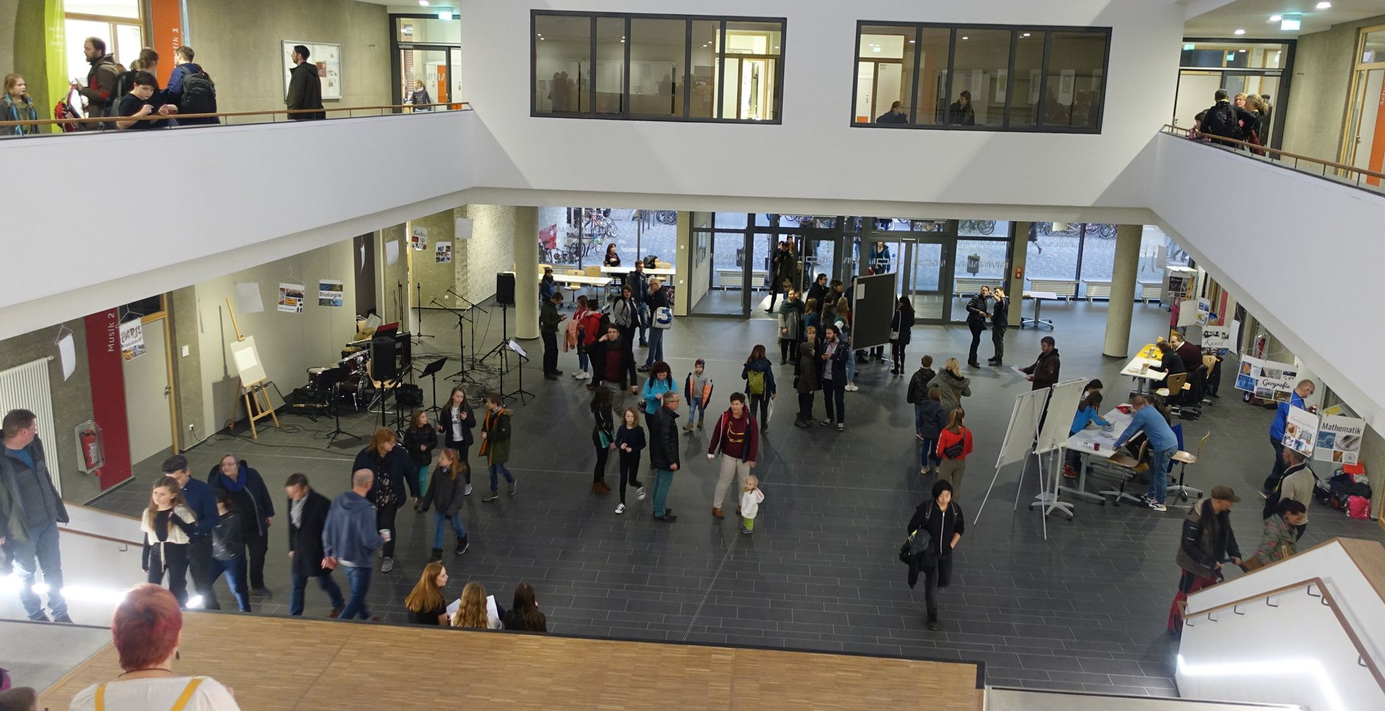 Schulcampus Tag der offenen Tür Foyer