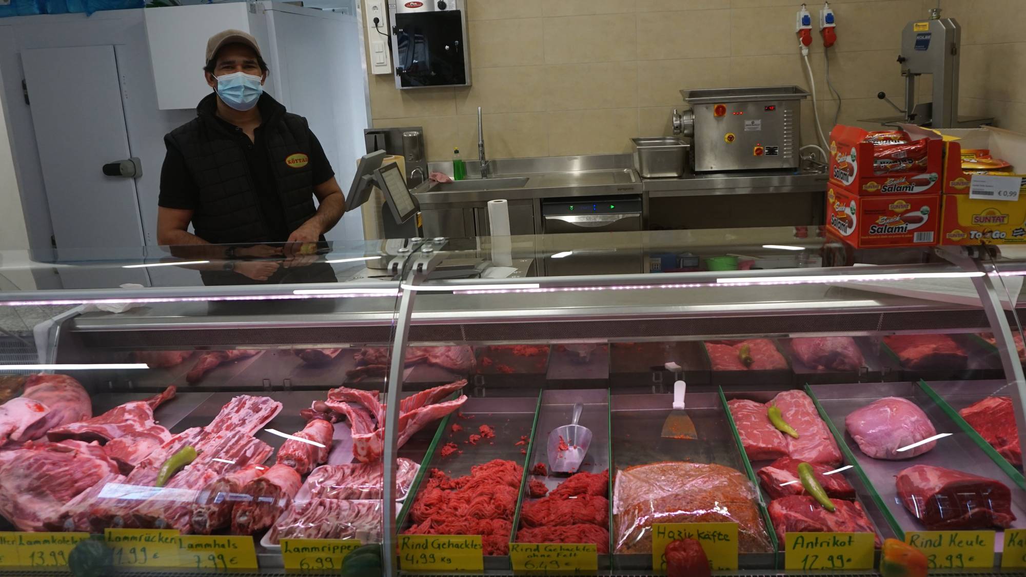 Sawan Bashir waltet über die Fleischtheke.