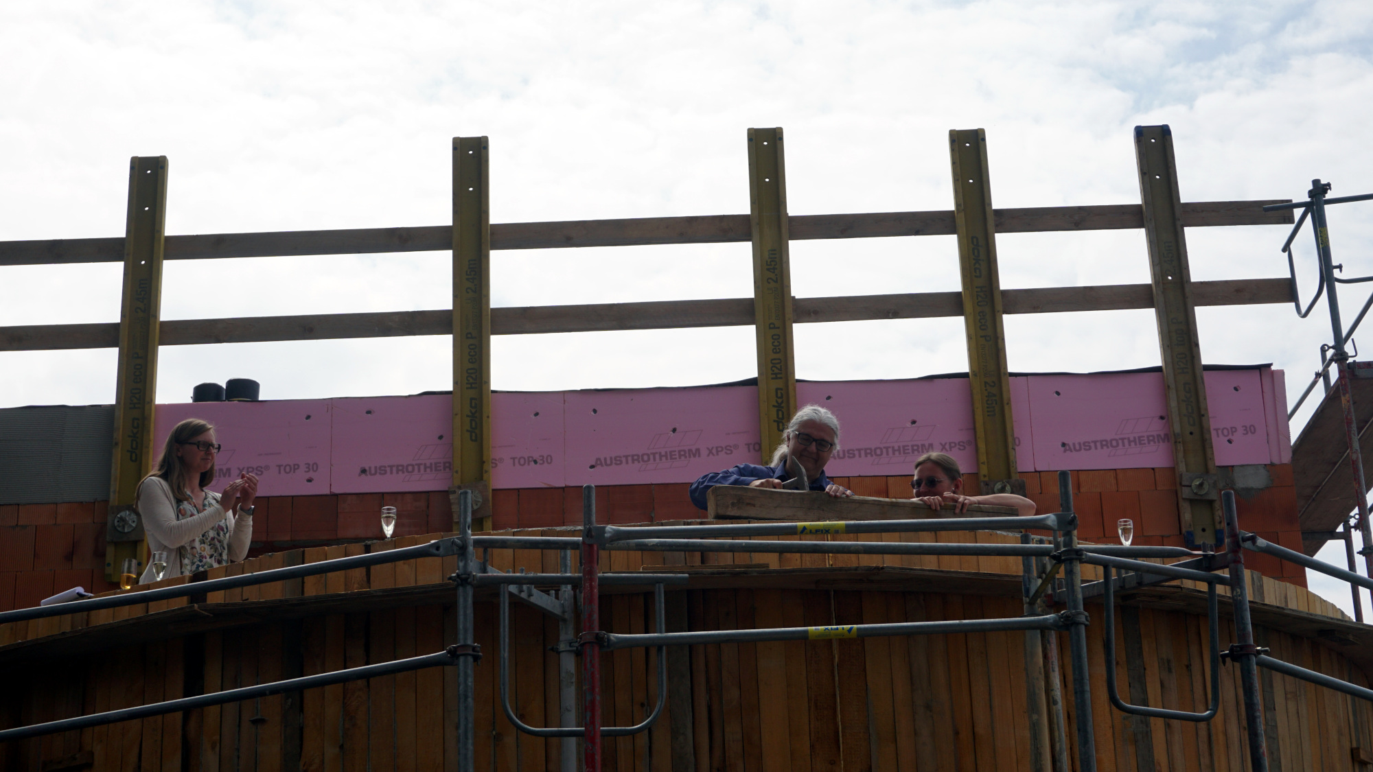 Zimndest beim Hämmern kommt die Tradition nicht zu kurz. Foto: E. RennebergTraditionelles Hämmern. Foto: E. Renneberg