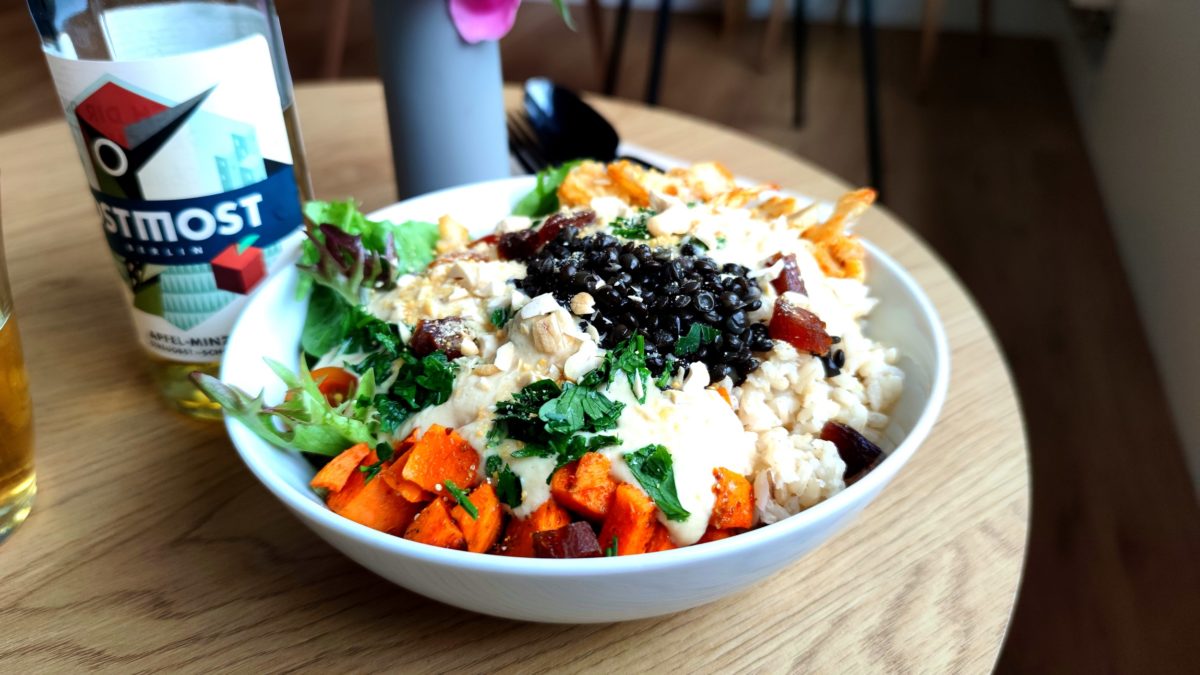 Röst Bowl bei Purna Deli - Foto: Maren Kaster