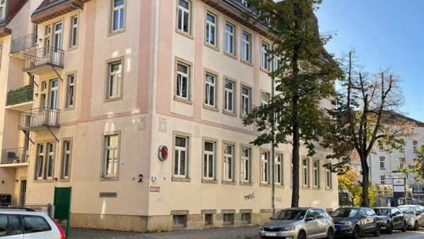 Trachenberger Straße 6: Im Erdgeschoss befindet sich das Begegnungs- und Beratungszentrum der Volkssolidarität. Foto: W. Schenk