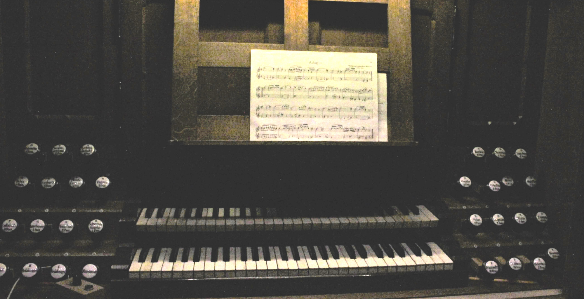 Markuskirche Orgel Spieltisch