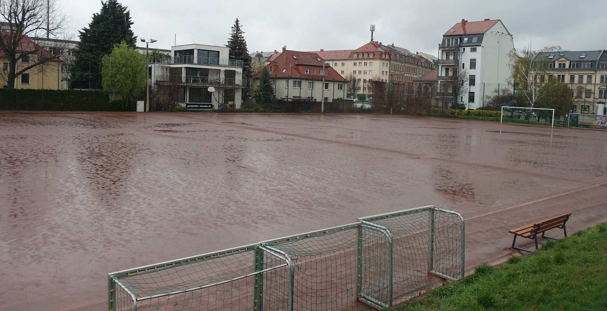Rotation Hartplatz Regen