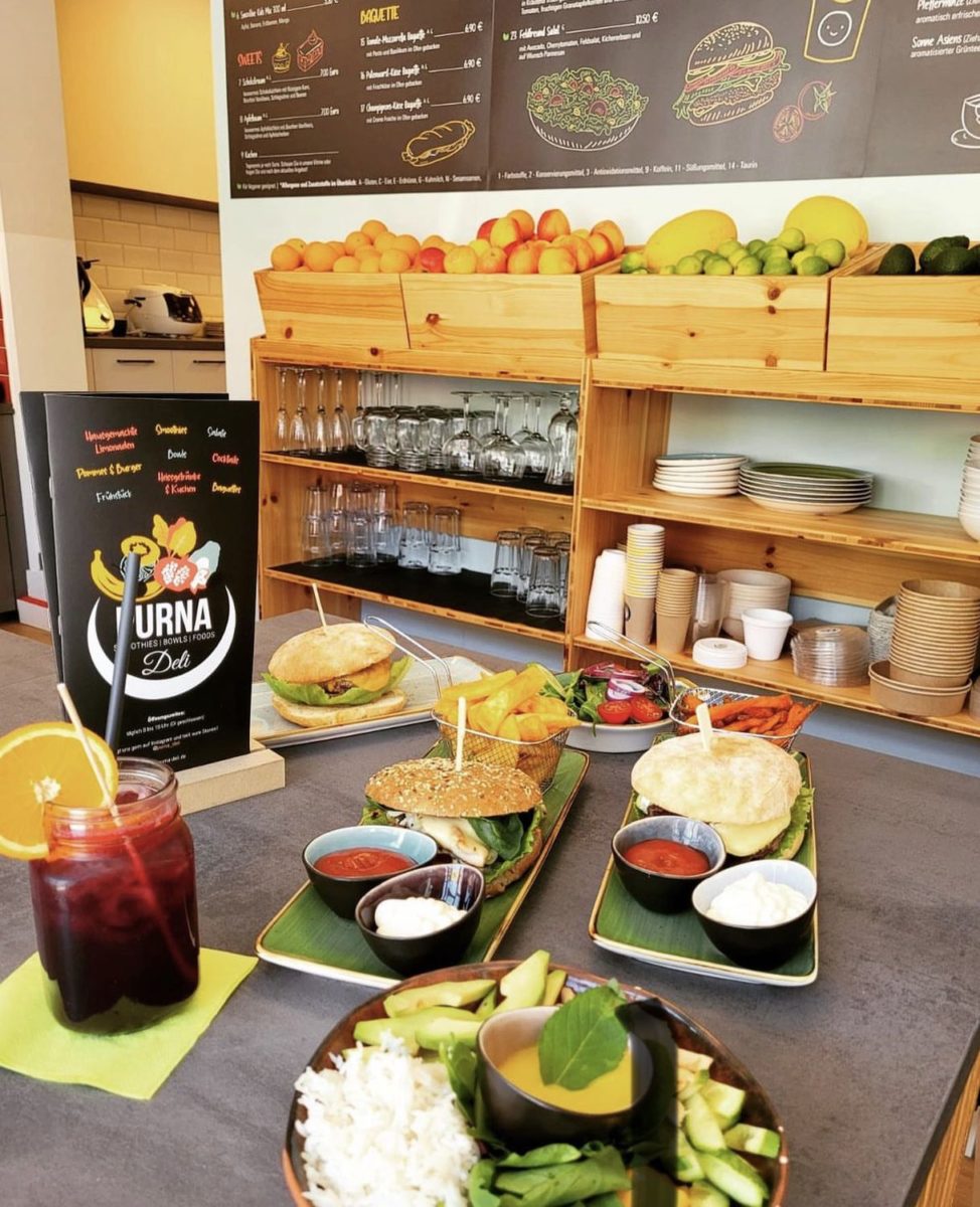 Burger, Limonade, Salat- Eine Auswahl aus der neuen Speisekarte