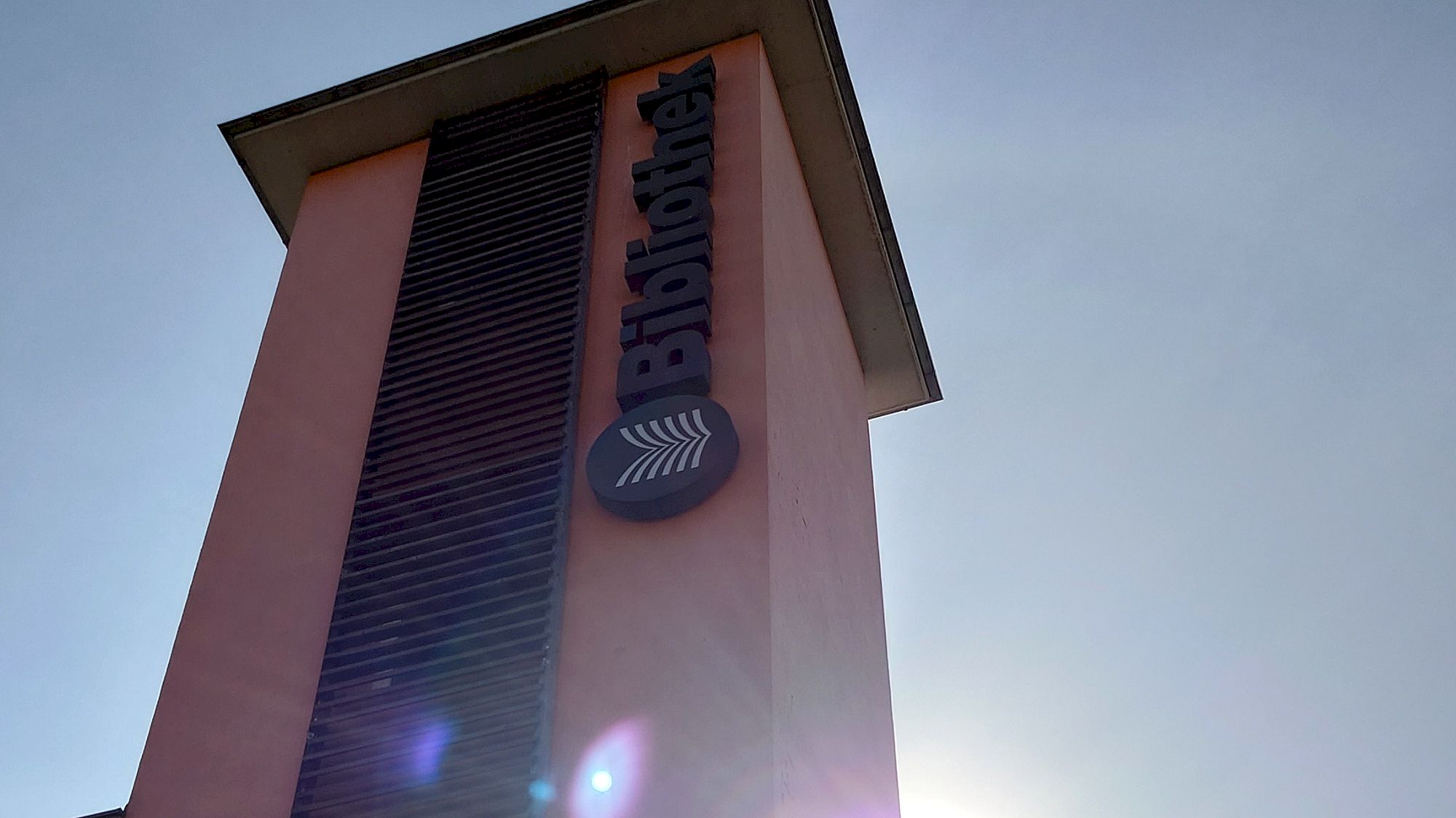 Bibliothek Pieschen - ab 23. September sieben Tage die Woche geöffnet. Foto: J. Frintert