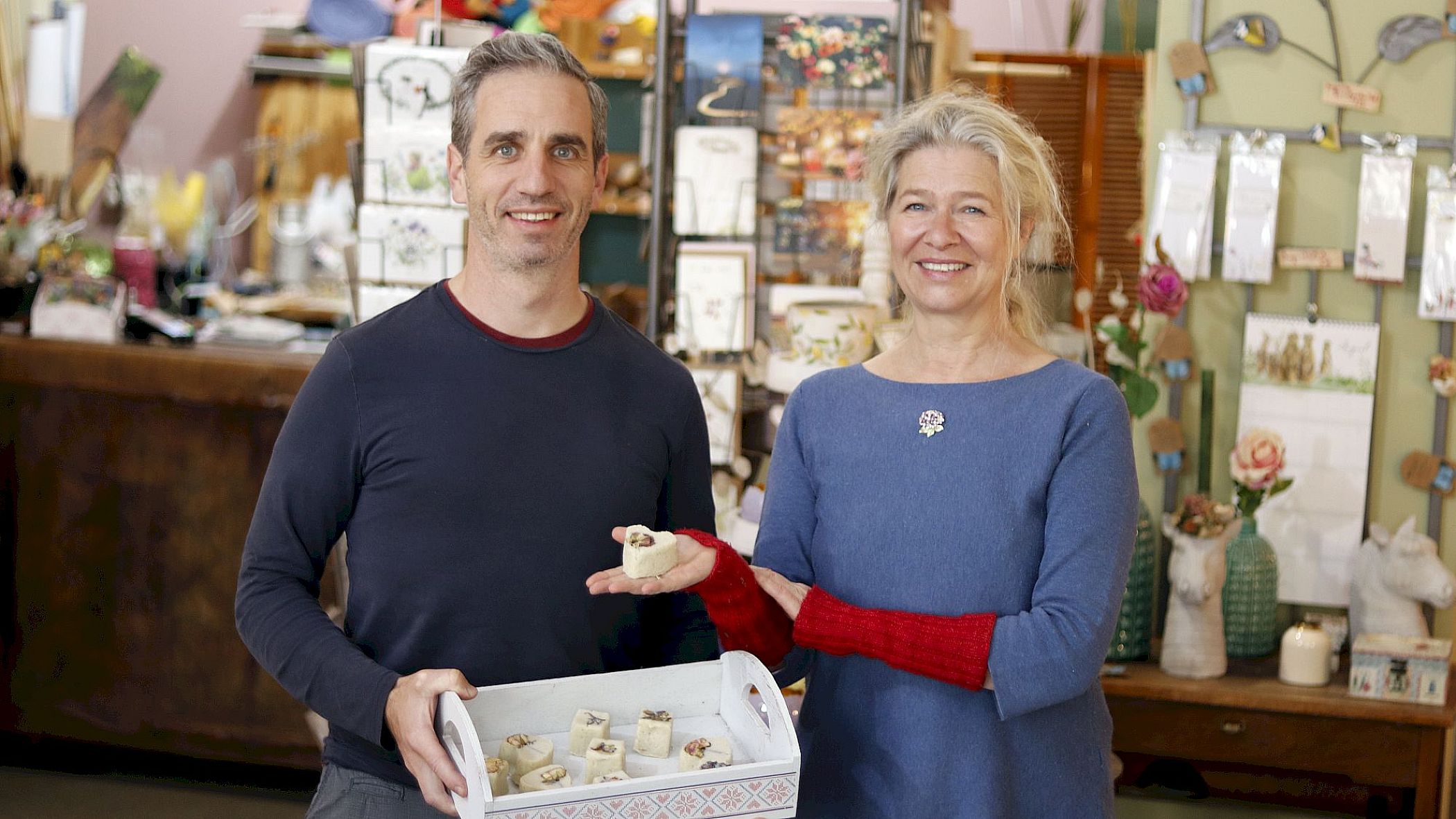 Seifenerfinder Tobias König und Blumenladen-Chefin Miriam Sajonz - Foto: J. Frintert
