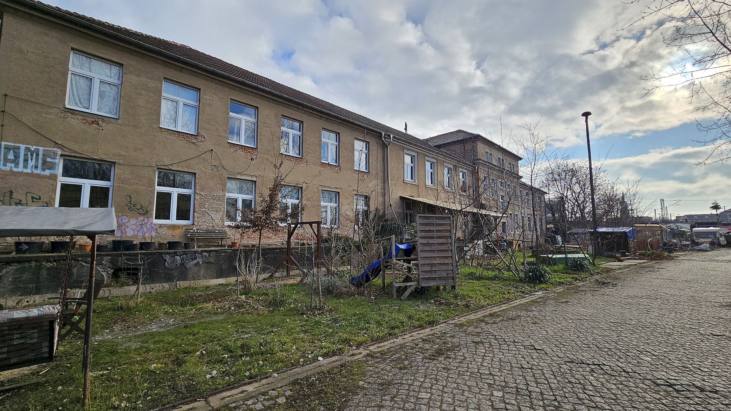 Dieses Gebäude nutzt der "Hanse 3" Verein für Ateliers und Proberäume. Foto: J. Frintert