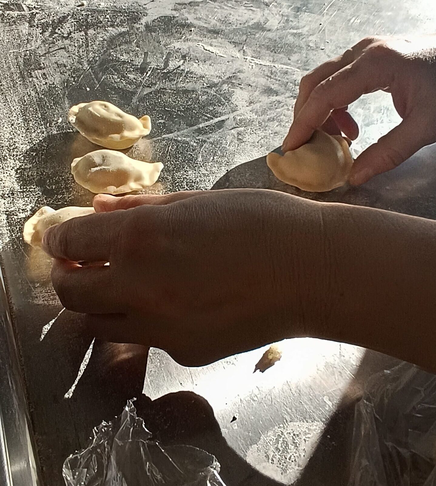 Handarbeit in Mam's Küche.