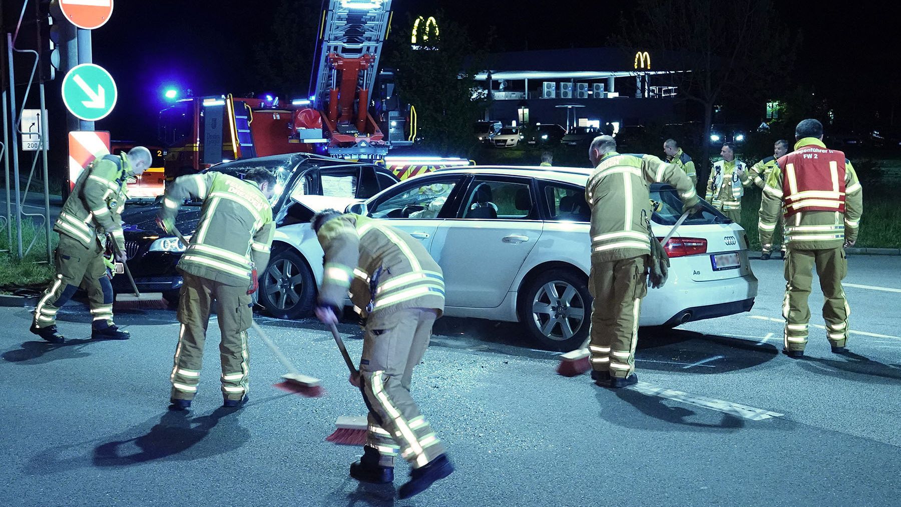 Schwerer Unfall am Elbepark - Foto: Roland Halkasch