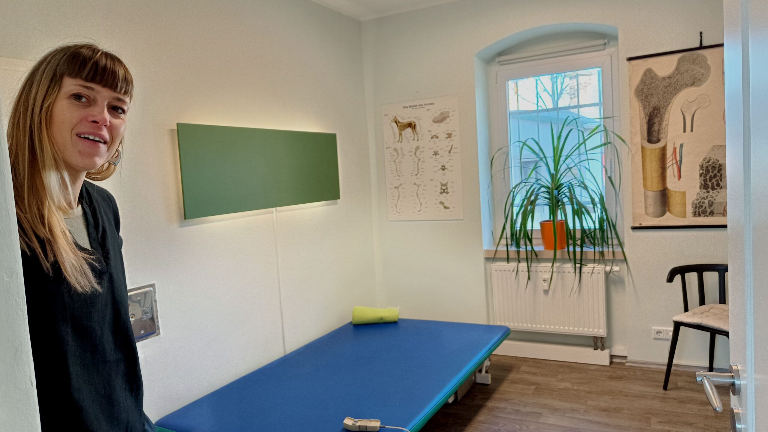 Zweites Behandlungszimmer für langwierigere Sitzungen, wie beispielsweise die Blutegelbehandlung.