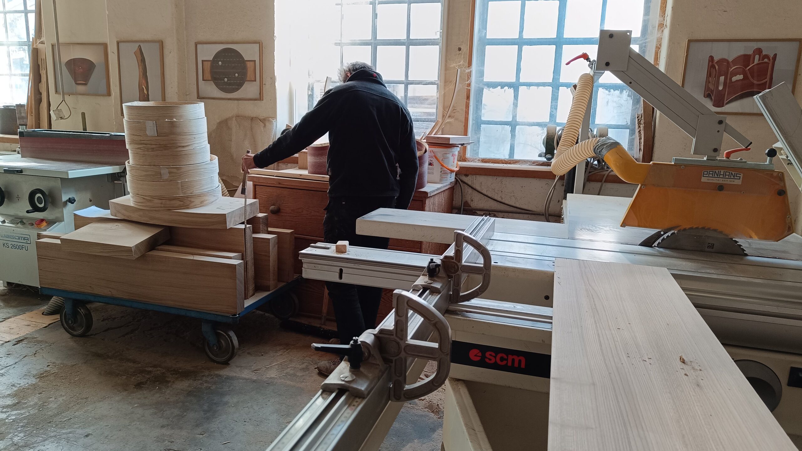 Beyer liebt das Handwerk und nutzt nur selten digitale Unterstützung bei der Holzbearbeitung.