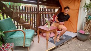 Café im Hinterhof von "Koko3". Ungeahnte Einblicke bietet Leonidas: im Haus gibt's 'ne mega Dachterrasse mit Blick über ganz "Sankt Pieschen".