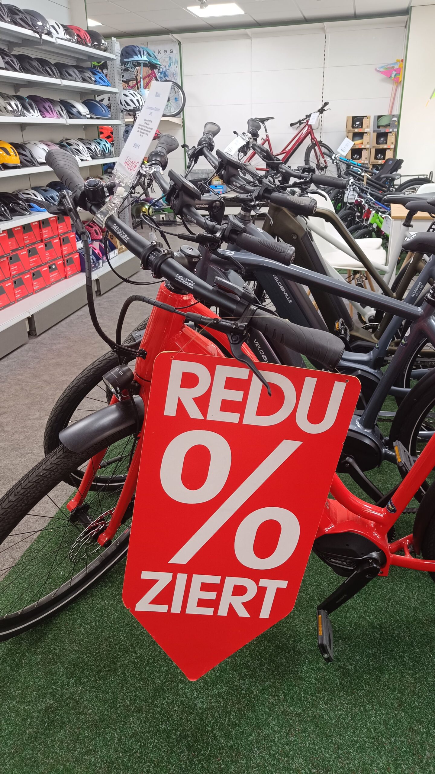 Ab 5. Juni gibt es bis zu fünfzig Prozent Rabatt auf Radfahrsortiment im "elberad".