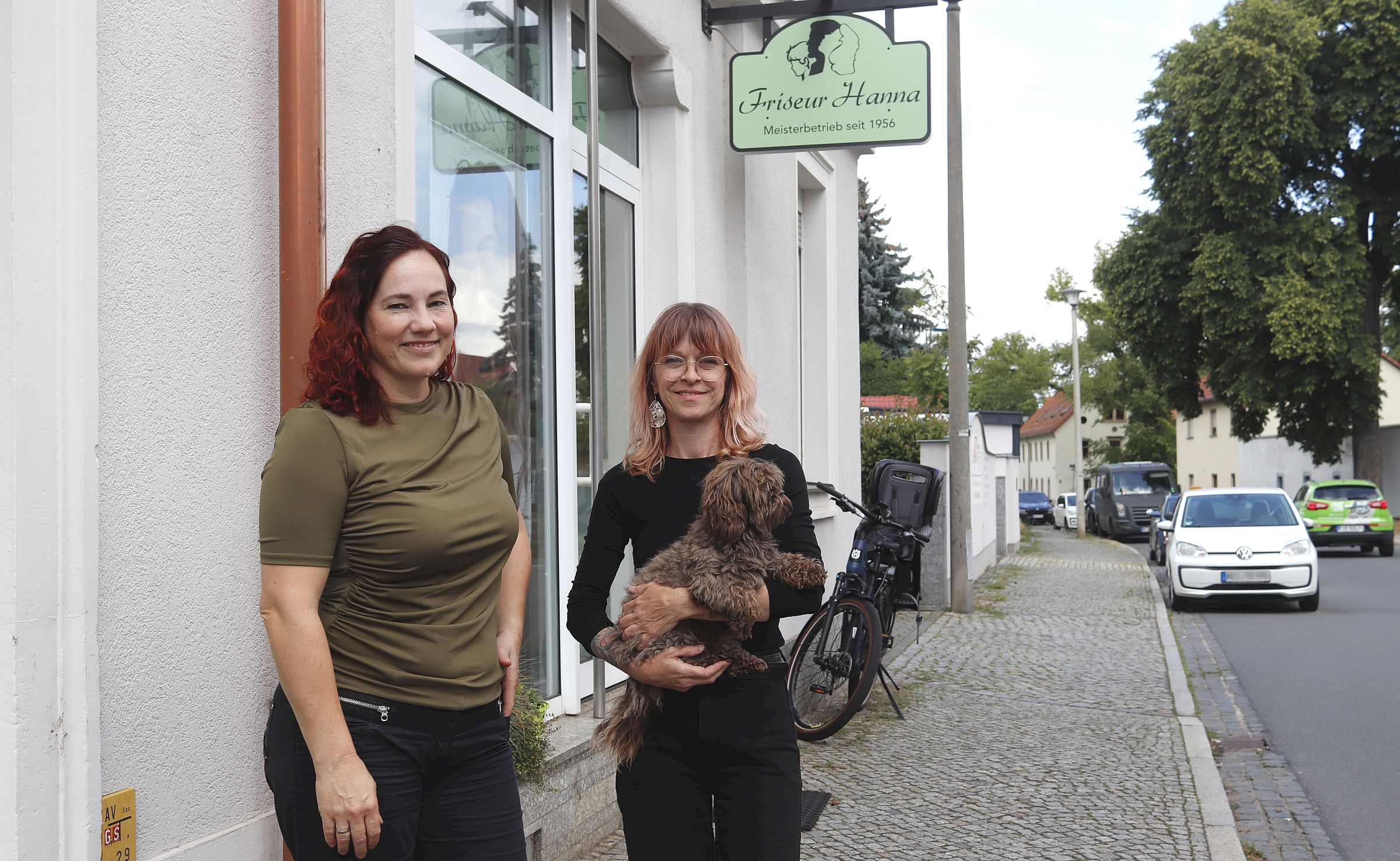 Friseumeisterin Jeannette Herwig-Koroleski und Mitarbeiterin Manja - Foto: J. Frintert