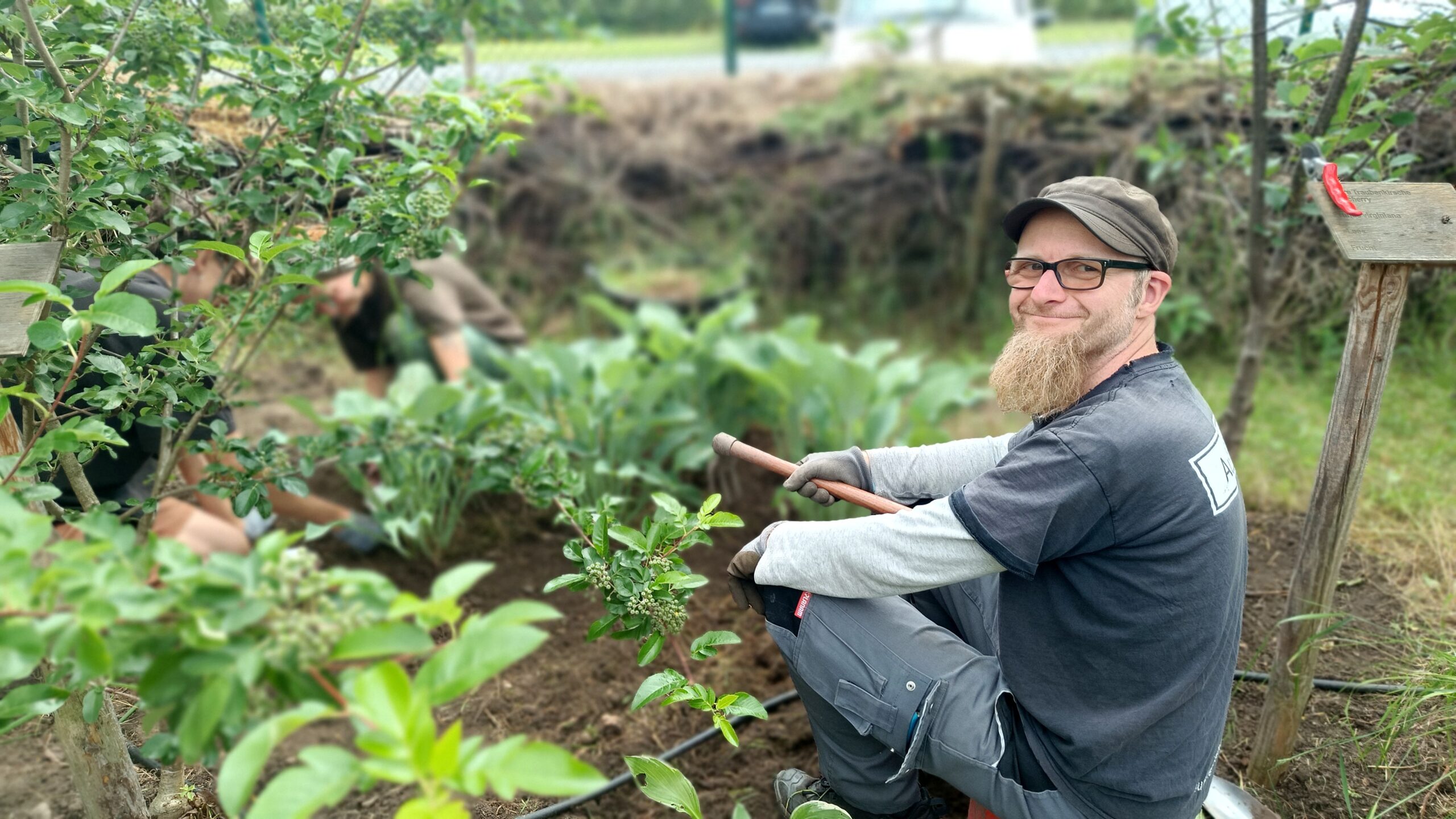 Thomas macht einen Bundesfreiwilligendienst in der Gärtnerei und in deren Marketingbereich.
