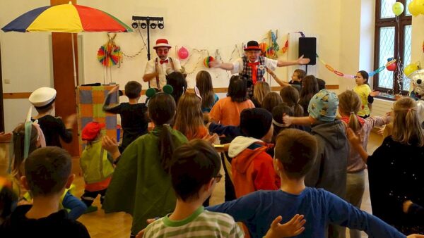 Karneval im Pieschener Rathaus mit Meister Klecks und Spaßimir - Foto: Archiv 2023/Winfried Schenk
