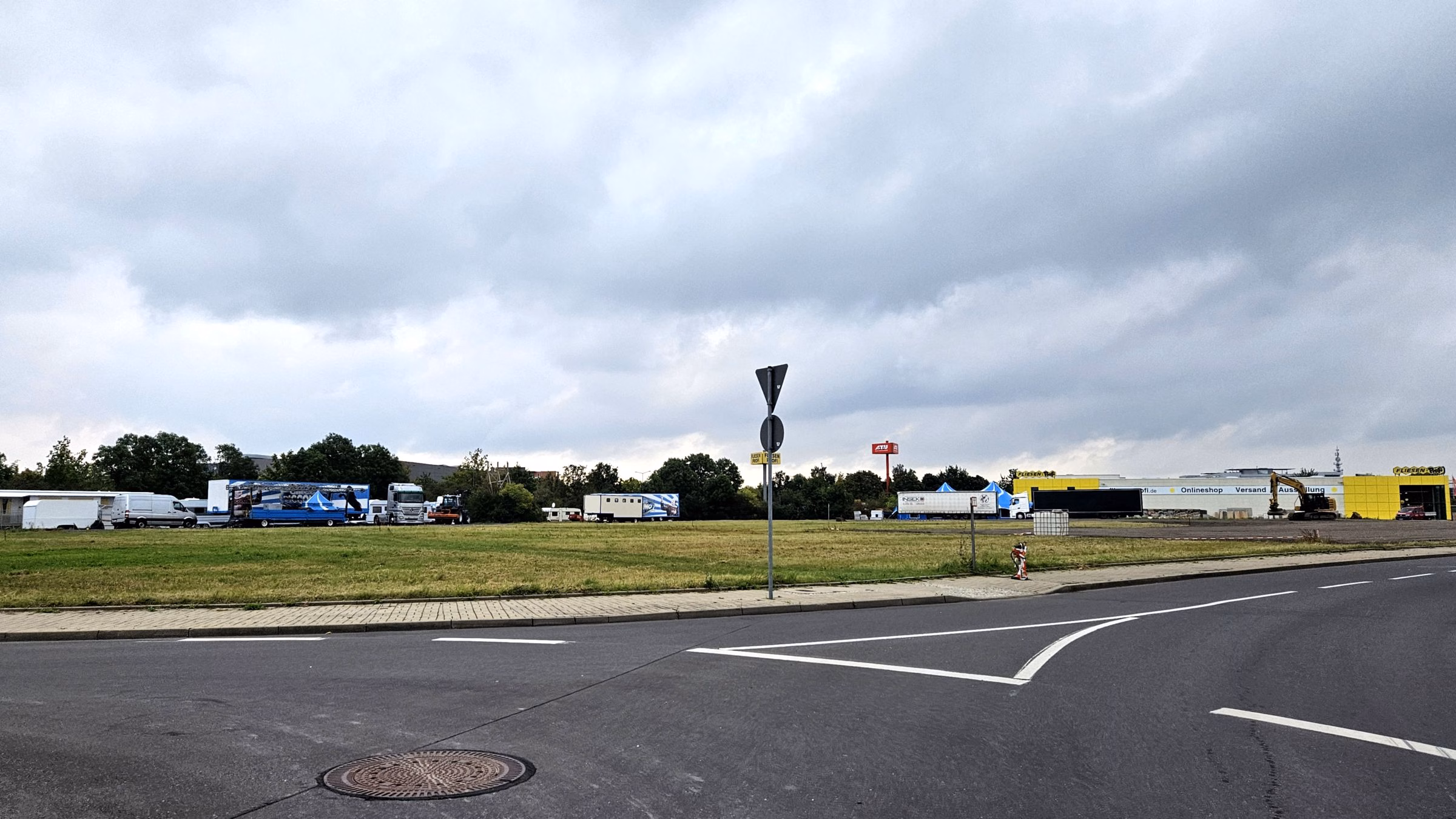 Auf dieser Wiese sollte der Zollhof und Stellplätze für rund 60 LKW entstehen. Foto: Archiv J. Frintert