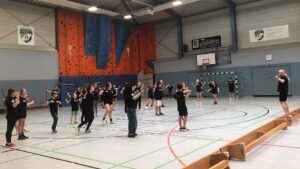 Kinder und Jugendliche beim Training im Sportcamp - Foto: Archiv Motor Mickten