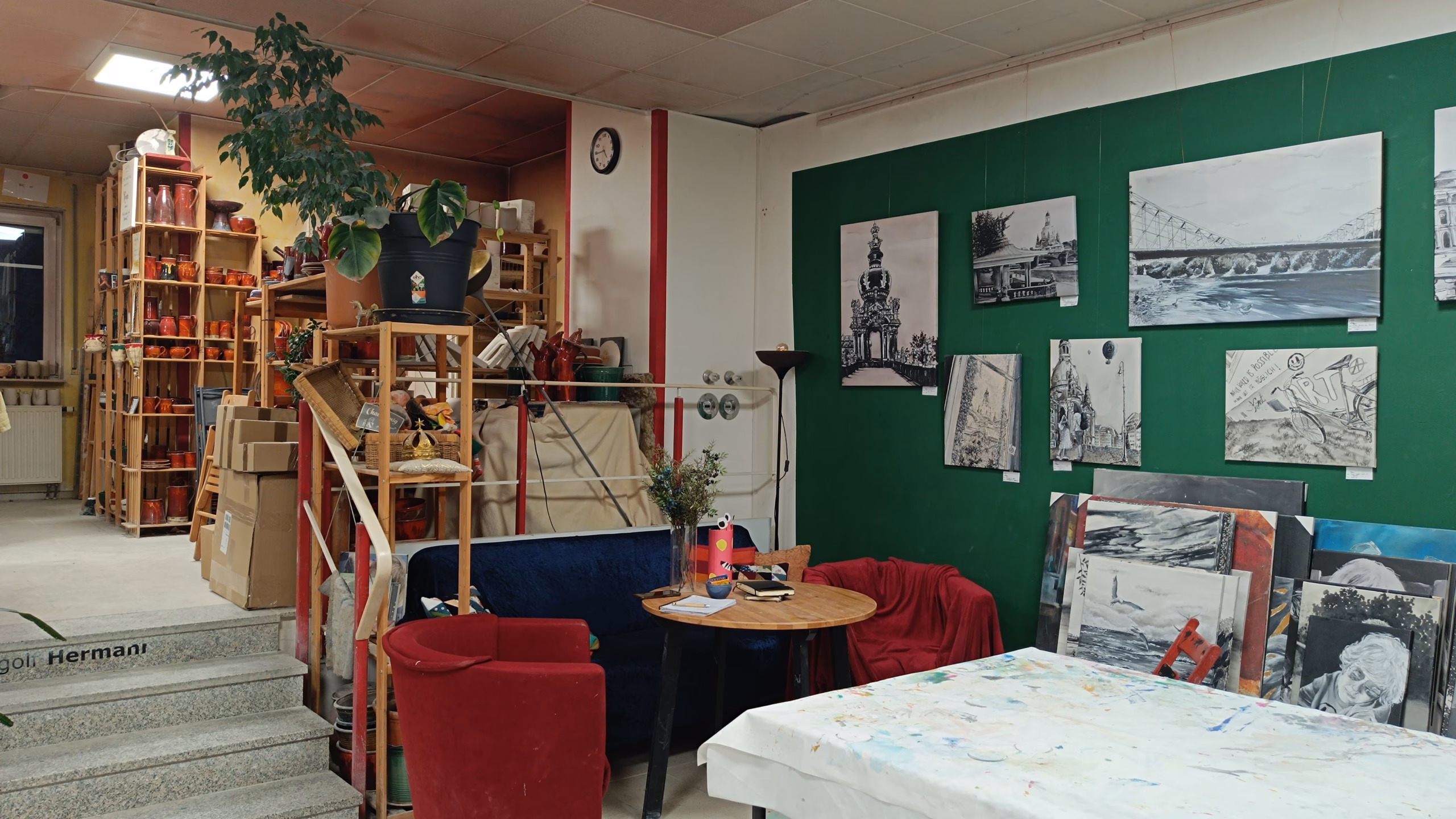 Im Gemeinschaftsatelier von Schwarz und Hermann solle man einen Ort des Austauschs und des kreativen Ausdrucks finden.