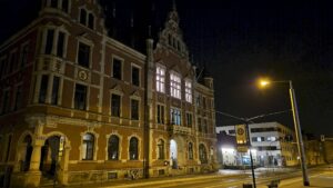 Bis fast halb Zehn berieten die Stadtbezirksbeiräte im Pieschener Rathaus. Foto: J. Frintert