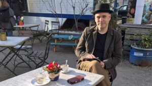 Warten auf… <br> …eine Pointe. Philipp - getroffen in Altpieschen - Foto: Marcus Ertle